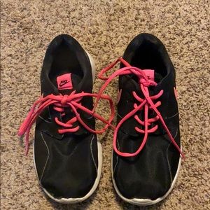 💖3/$12💖Final price drop! Girls Nike tennis shoes